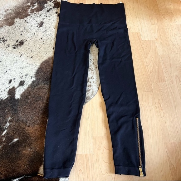 SPANX‎ Navy Seamless High Waist Leggings With Ankle Zippers Size Large - Picture 1 of 7